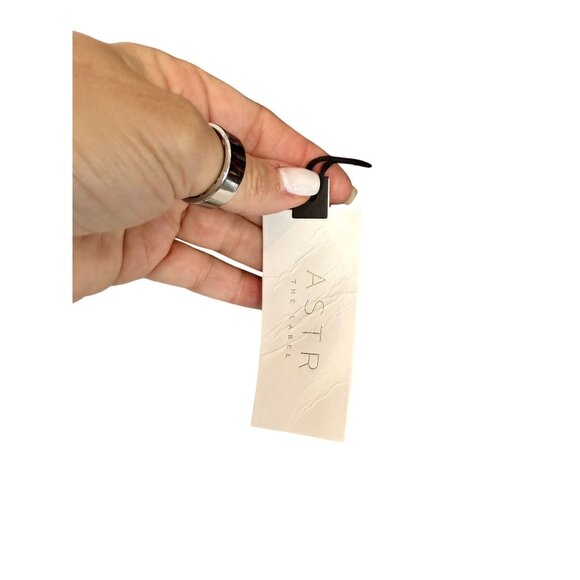 ASTR The Label Beverly Black Floral Puff sleeve top NWT - Size XS - Picture 6 of 7